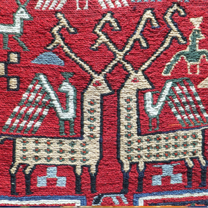 遊牧民の「風に織る絨毯キリム展」に見る不思議なモチーフ