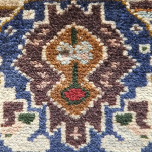 遊牧民の「風に織る絨毯キリム展」に見る不思議なモチーフ